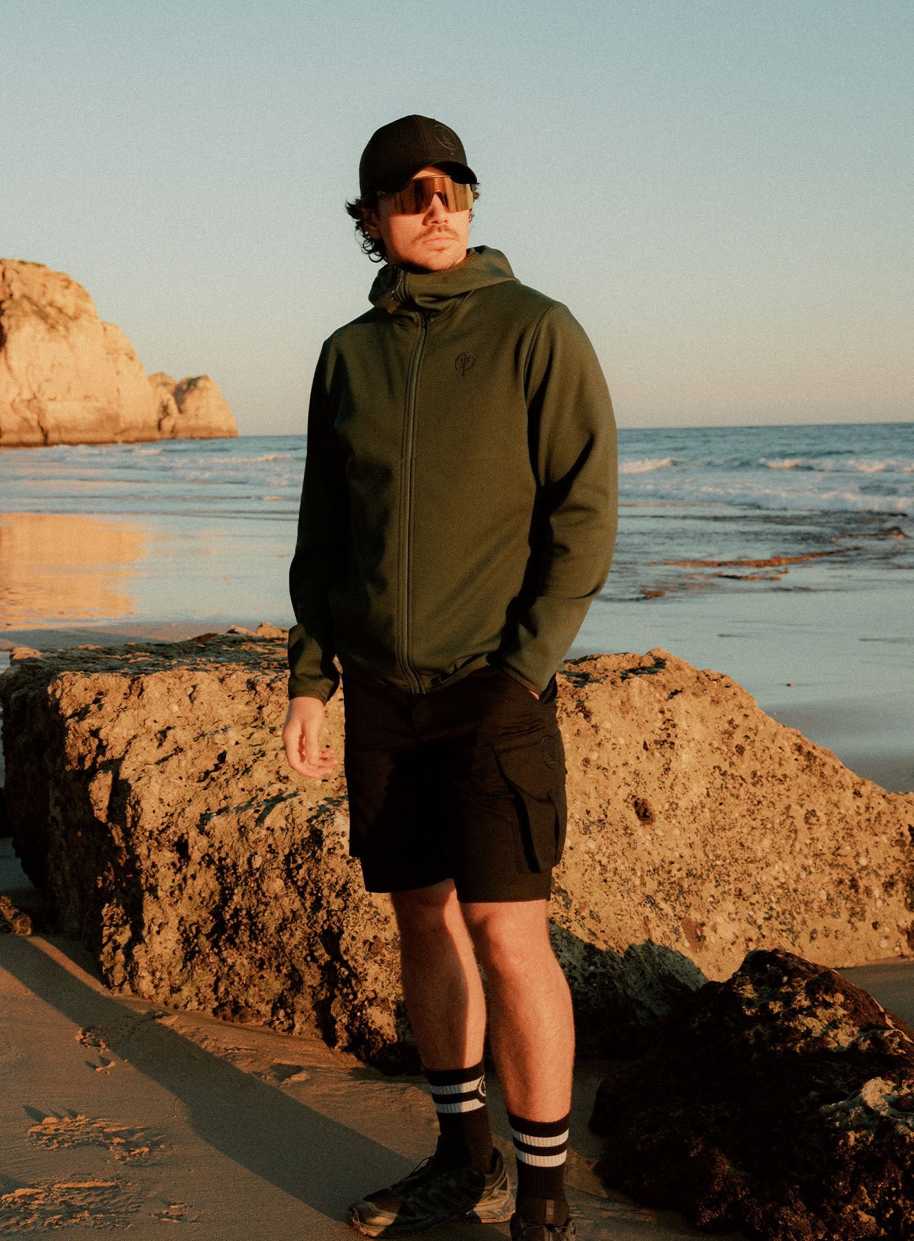 FORWARD HOODIE